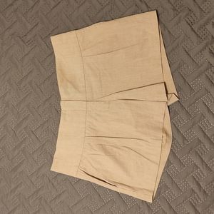 Lightweight Pleated Shorts